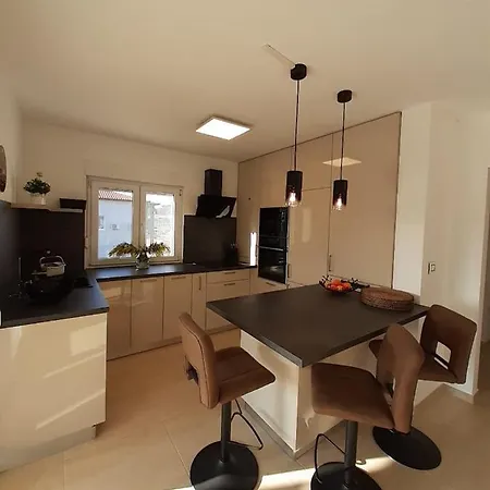 House Emjalemi Apartamento *