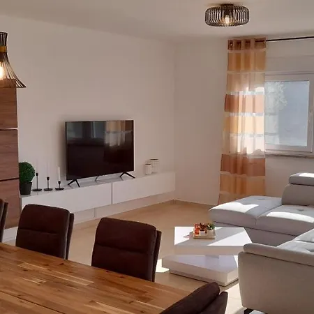 Apartamento House Emjalemi