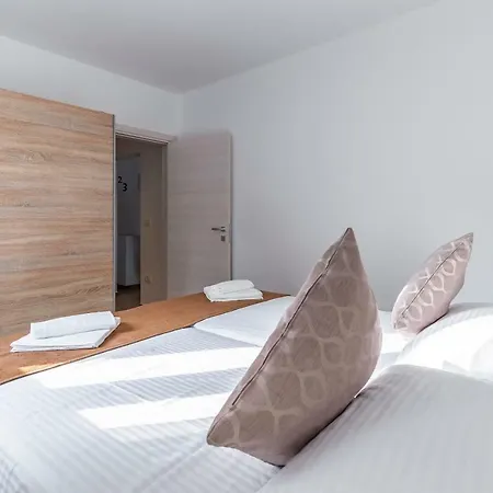 House Emjalemi * Pula