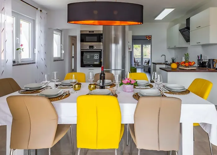 Apartment House Emjalemi *