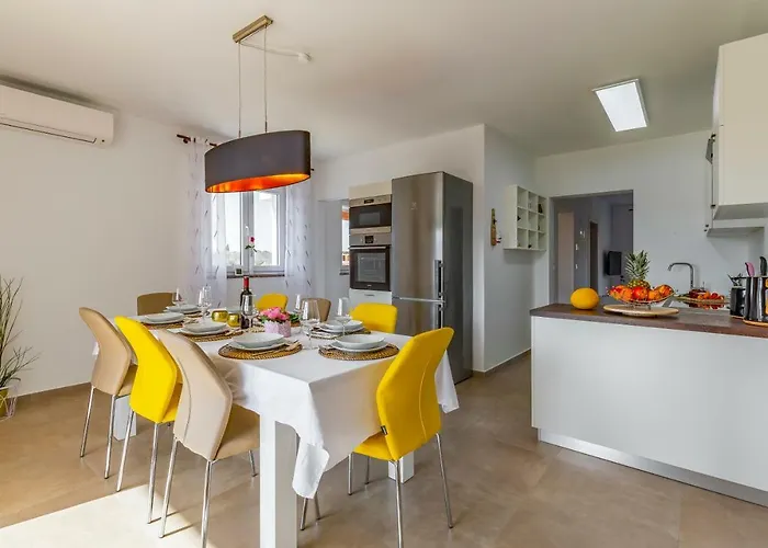 House Emjalemi * Pula