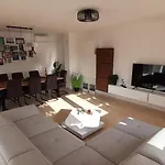 House Emjalemi Διαμέρισμα Πούλα