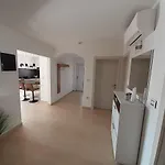 House Emjalemi Πούλα
