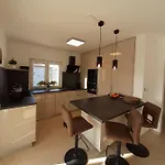 House Emjalemi Διαμέρισμα *