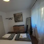 Διαμέρισμα House Emjalemi *