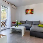 Διαμέρισμα House Emjalemi *