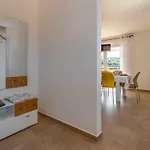 House Emjalemi Διαμέρισμα Πούλα