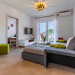 House Emjalemi Διαμέρισμα
