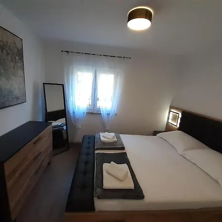 House Emjalemi Apartament Pula