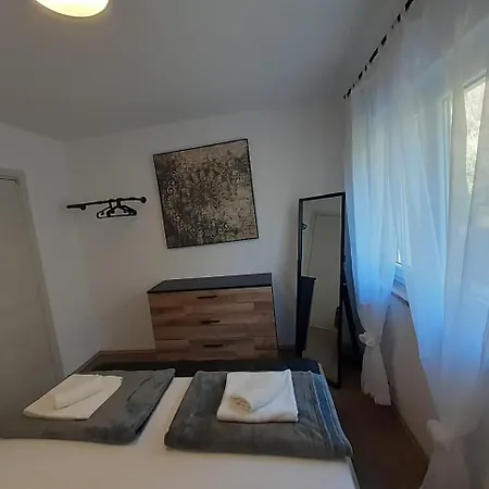 Apartament House Emjalemi *