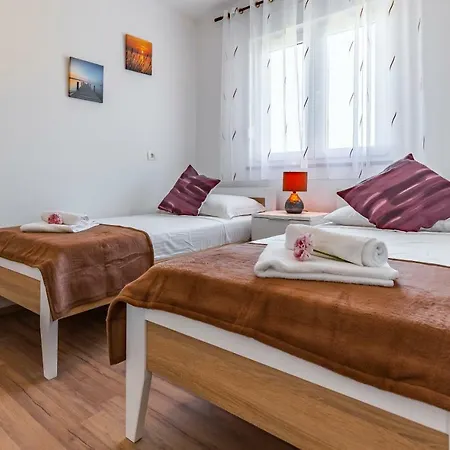 House Emjalemi * Pula