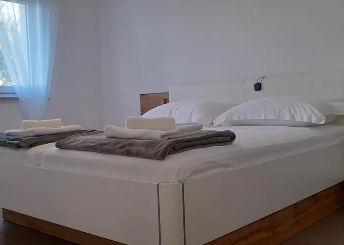 House Emjalemi * Pula