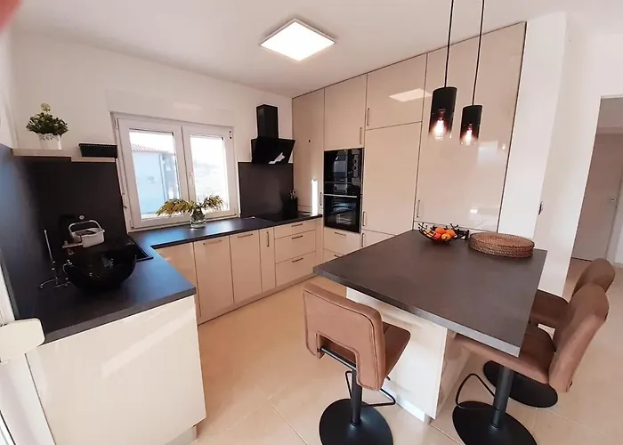 House Emjalemi *