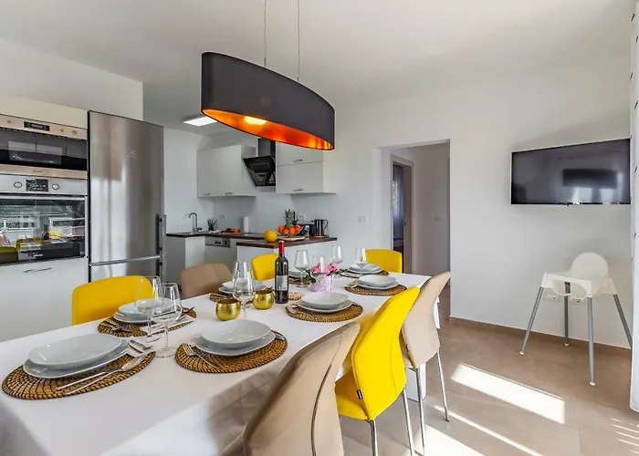 House Emjalemi 풀라