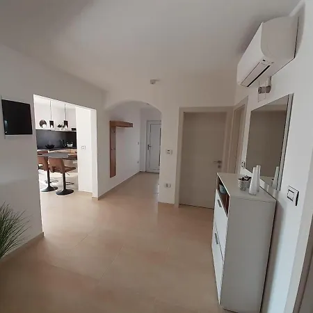 House Emjalemi 풀라