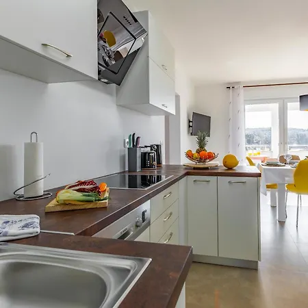House Emjalemi 아파트 *