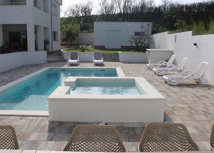 House Emjalemi Апартаменты Пула