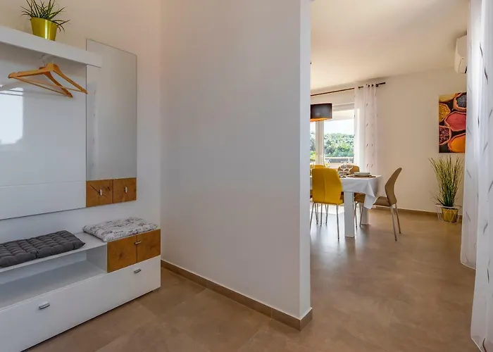 House Emjalemi Апартаменты Пула