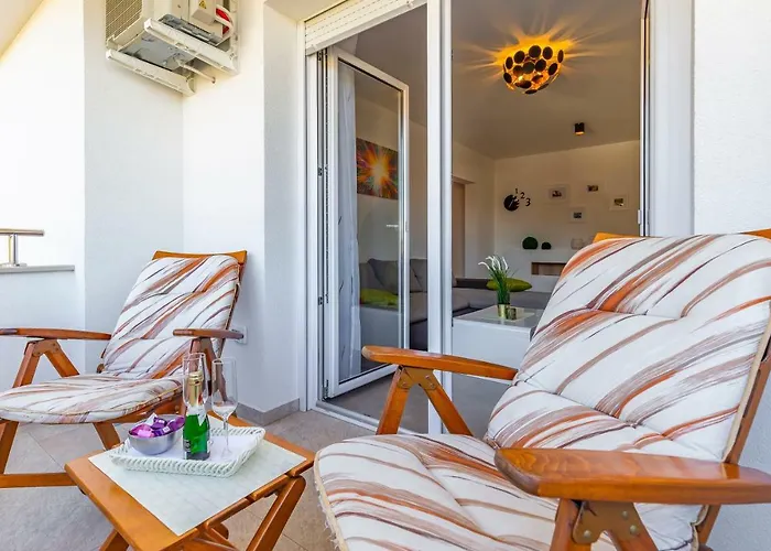 House Emjalemi * Пула