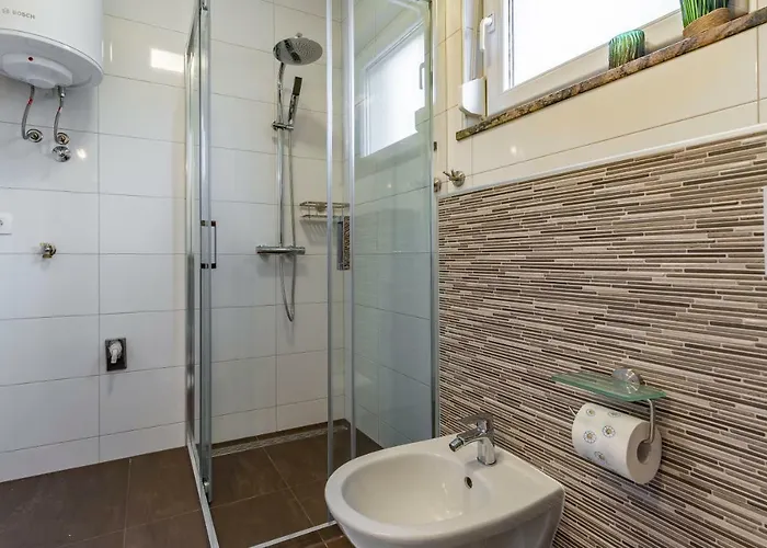 House Emjalemi Апартаменты Пула