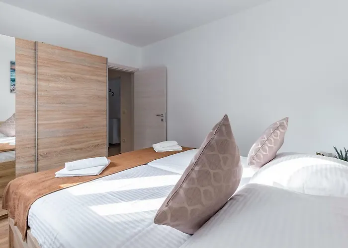 House Emjalemi * Пула